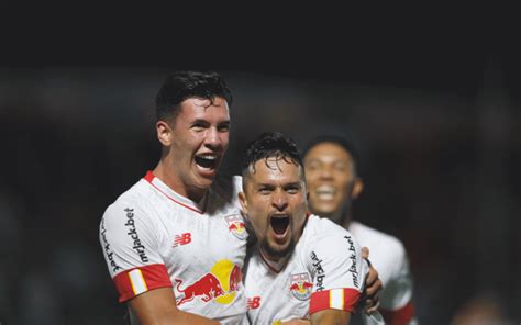 Red Bull Bragantino vira sobre o São Paulo e mantém liderança do Grupo