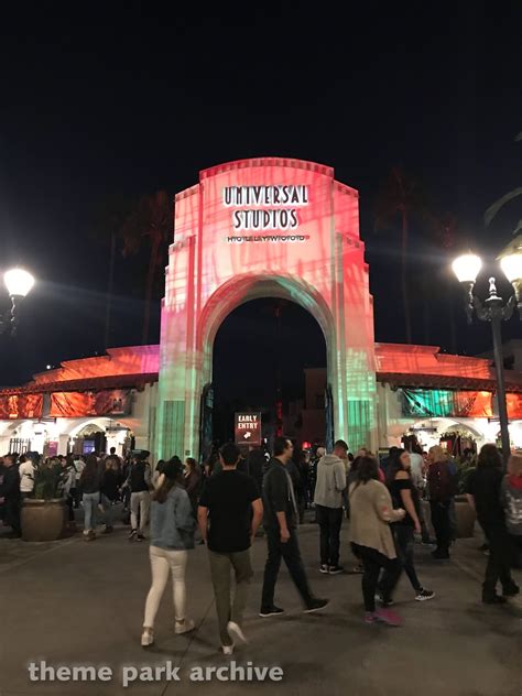 Park Entrance at Universal Studios Hollywood | Theme Park Archive