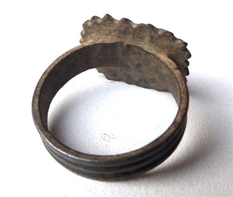 Médiéval époque des Croisés Bronze bague avec croix et étoile de