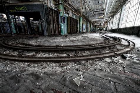 42 Staggering Photos Of Abandoned Detroit Today