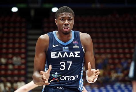 Giannis Antetokounmpo Knee Iffy For World Cup In