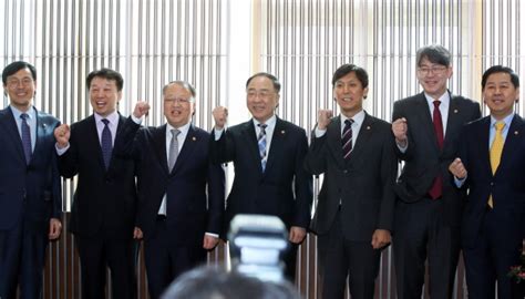 홍남기 “1월 고용지표 기저효과 감안하면 어려움 예상” 시사저널e 온라인 저널리즘의 미래