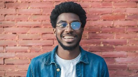 Premium Photo Portrait Of A Happy Young African Man In Eyeglasses