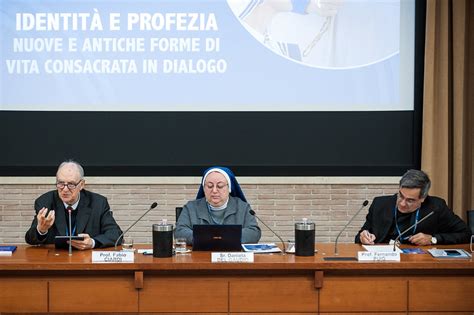 Facultad de Teología Jornada de estudio sobre la vida consagrada