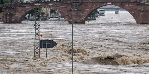 Hochwasser In Bayern Dwd Warnt Vor Weiterem Starkregen Am Sonntagabend