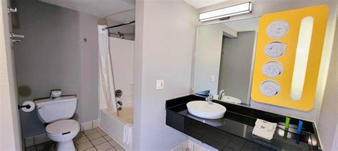 Rooms - Motel 6 Anaheim Maingate - Affordable Accommodations Near ...