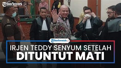 Dituntut Hukuman Mati Irjen Teddy Minahasa Malah Senyum Dan Lambaikan