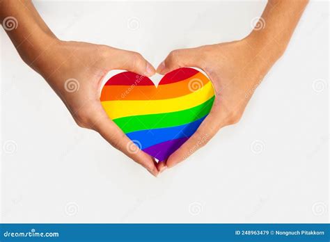 Conceito De Orgulho Gay Mão Fazendo Um Sinal De Coração Orgulho