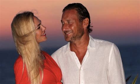 Totti Blasi La Famiglia Di Ilary Dovr Sloggiare Dalla Longarina