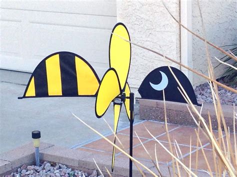 Bumble Bee Wind Spinner Patio Porch Yard Boat Or Vegetable Garden