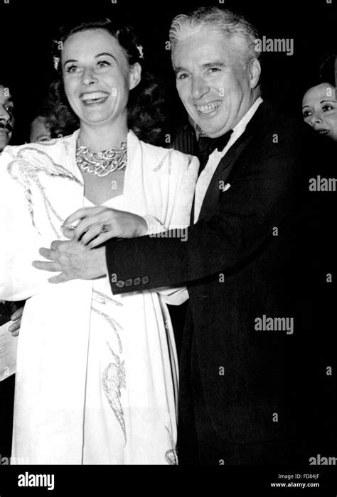 Charles Chaplin Et Paulette Goddard 1940 Photo Stock Alamy