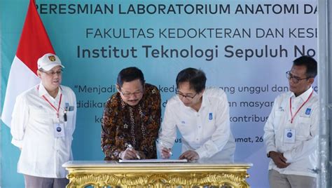 Penandatanganan Prasasti Peresmian Laboratorium Anatomi Oleh Rektor ITS