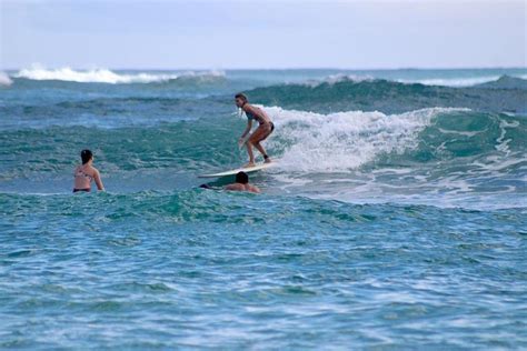 Hawaiis Ten Best Beginner Surf Spots Maui Surfer Girls In 2021