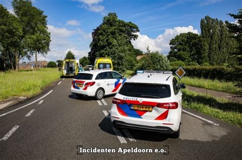 Fietser Ernstig Gewond Na Ongeluk In Wilp Traumahelikopter Landt Langs