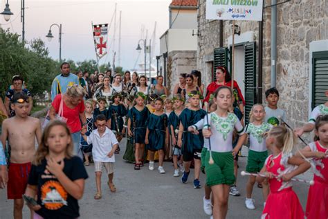 Odr Ana Vite Ka Manifestacija Tribunjska Povijesna Pri A Edukativno