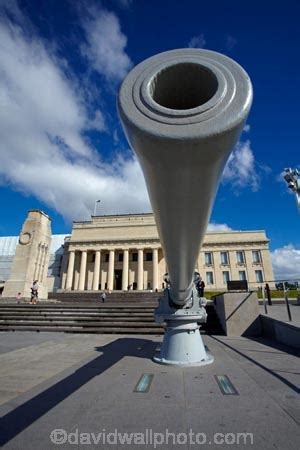 Historic Gun And Auckland War Memorial Museum Auckland Domain