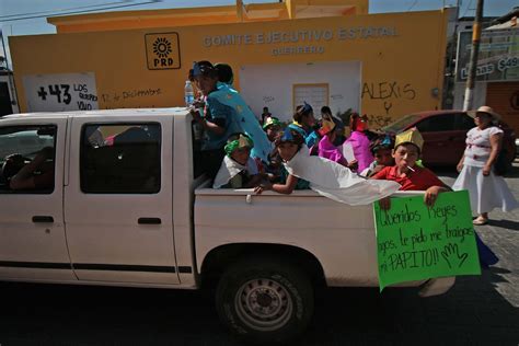 Marchan Colectivos De Familiares De Desaparecidos El Sol De Chilpancingo