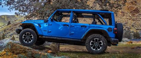 2025 Jeep Wrangler Power Top Review - James Greene