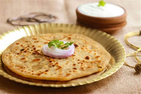 Try This Mouth-Watering Aloo Pyaz Paratha Recipe