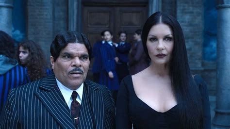 Mercredi saison 2 Gomez Addams aura aussi droit à sa propre danse