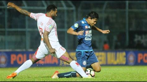 Hasil Liga Arema Fc Vs Persipura Gol Persipura Permalukan