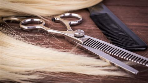 How To Use Hair Thinning Scissors Or Thinning Shears