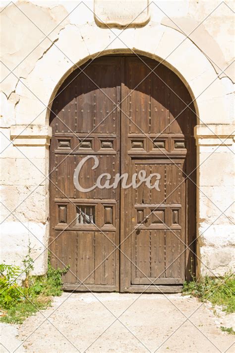 Old Spanish Architecture - Photos by Canva