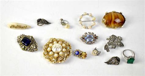 Lot 851 A Quantity Of Vintage And Antique Jewellery