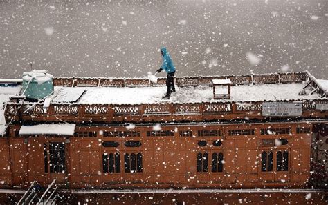 Photos Kashmir Witnesses Seasons First Snowfall News Photos Gulf News