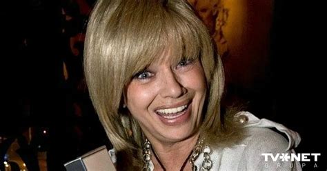 69-летняя бабушка Елена Преснякова обнажила грудь