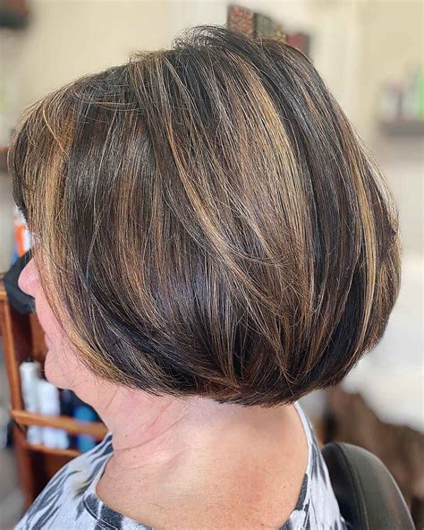 25 Stylish Wedge Haircuts For Women Over 60