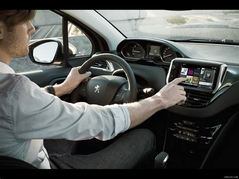 Peugeot 208 (2013) - Interior | Caricos