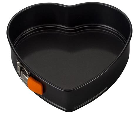 Le Creuset's Heart-Shaped Sale Is V-Day Gifting Goals (For Yourself)