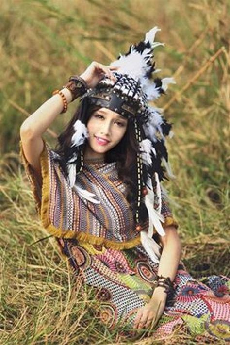 Hot girl Ngân Búng bất ngờ hóa nữ thổ dân xinh đẹp