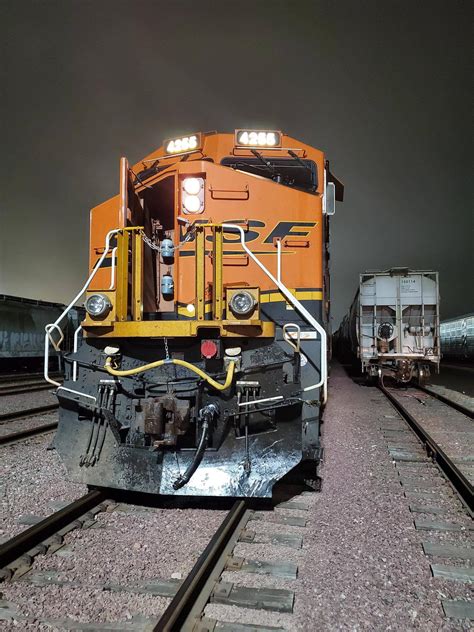 BNSF train landing in the yard : trains