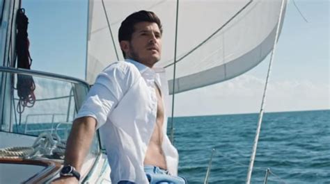 Vincent Niclo D Voile Le Clip De Son Nouveau Tube Aimer Est Un Voyage