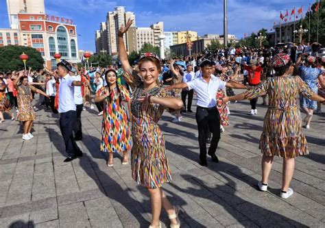 喀什市：载歌载舞欢度古尔邦节澎湃号·政务澎湃新闻 The Paper