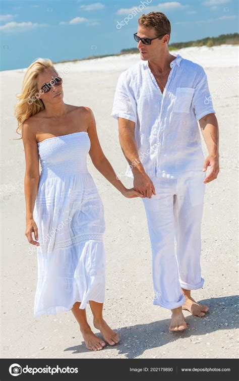 Venta Ropa Blanca Hombre Playa En Stock