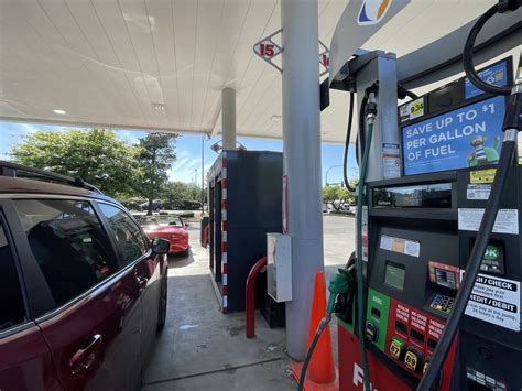 FRED MEYER GAS STATION - Updated July 2025 - 13 Photos - 1030 Lakeway ...