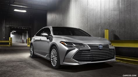 2019 Toyota Avalon Hybrid Limited | Front Three-Quarter