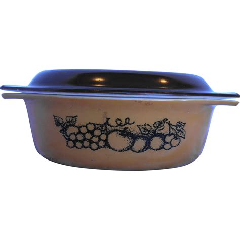 Pyrex Old Orchard Oval Casserole With Lid 1 1 2 Qt Brown Fruit Pyrex Old Orchard Fruit Design