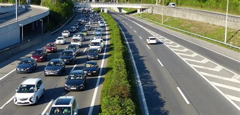 Routes en colère les VTC font une opération escargot au nord de Paris