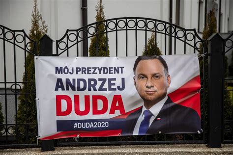 Wybory prezydenckie 2020 Prezydent Andrzej Duda z 2 milionami podpisów