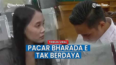 Direkam Viral Ekspresi Ling Ling Usai Pacarnya Bharada E Dituntut 12