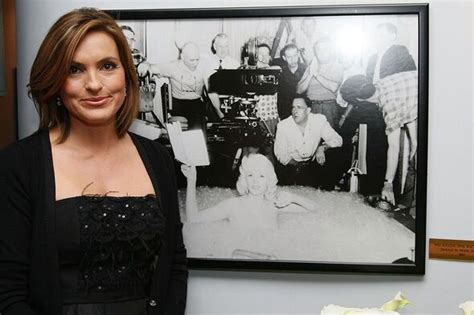 Mariska Hargitay channels late blonde bombshell mother Jayne Mansfield ...