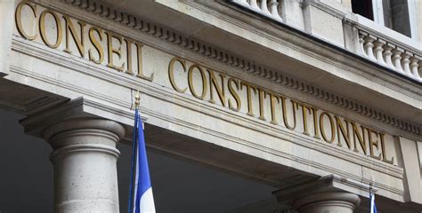 Restriction de liberté l État de droit confiné Valeurs actuelles