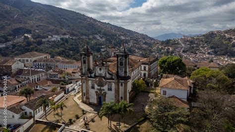 Vis O Panoramica De Igreja Em Cidade Hist Rica De Ouro Preto Minas