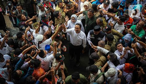 Kampanye Perdana Anies Baswedan Sapa Pendukung Di Gor Ciracas Foto