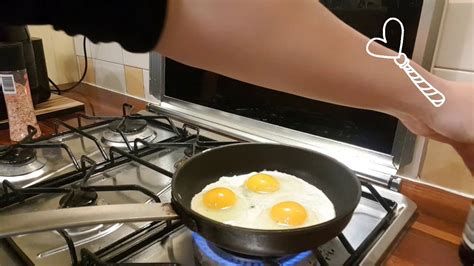 32 Kitchen Series How To Pan Fry An Egg Youtube