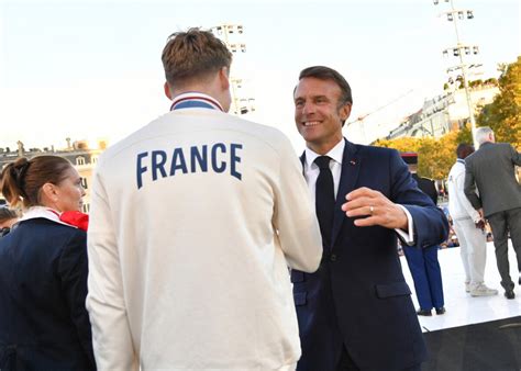 Photo Exclusif Emmanuel Macron L On Marchand Remise Des